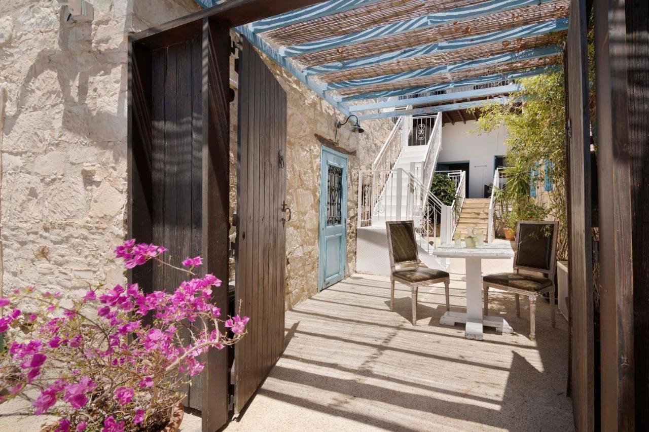 Cottage Houses Pentakomo
